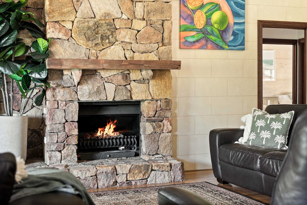 Carinya Cove – pool, pet friendly, fireplace gallery image 3