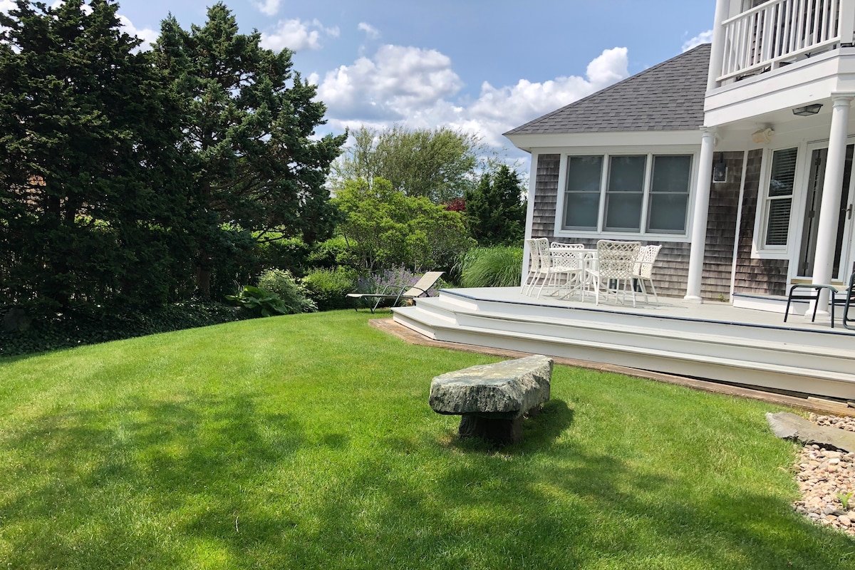 Walk to Beaches – Bright Seaside Home! gallery image 3