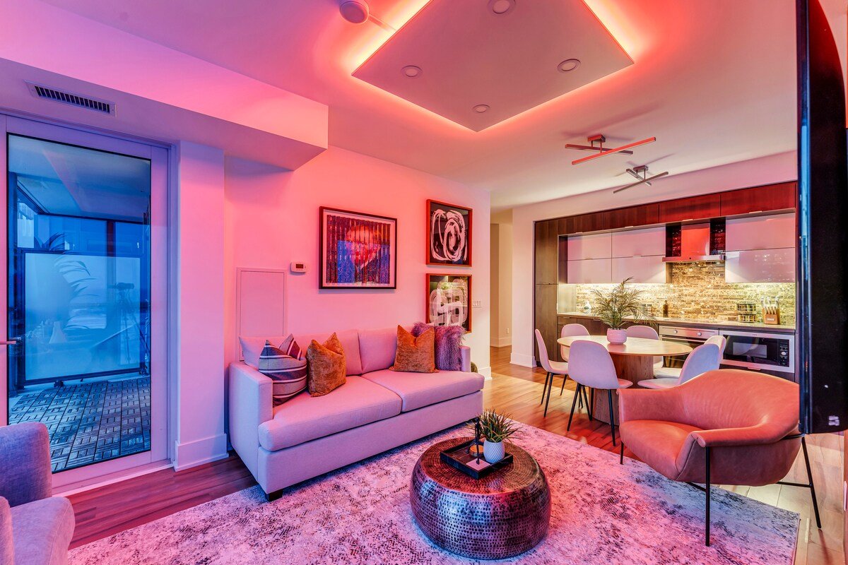 Skyline Bliss | CN Tower+ Sunset VIEWS | Seeps 8 gallery image 4