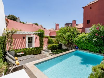 LUXURIOUS, PRIVATE GARDEN & HEATED SWIMMING POOL