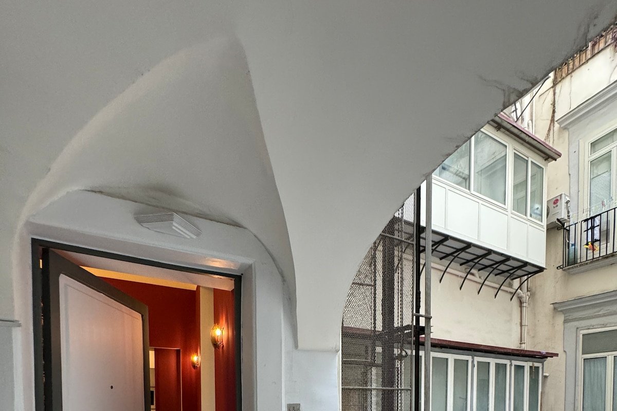 Alma de Chiaja – Prestigious Duplex with balconies gallery image 5