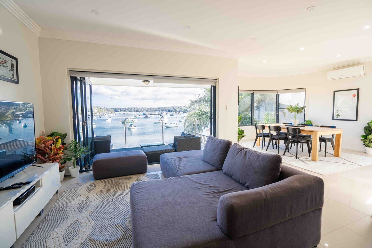 LUXURIOUS BEACH FRONT APARTMENT- CRONULLA gallery image 4