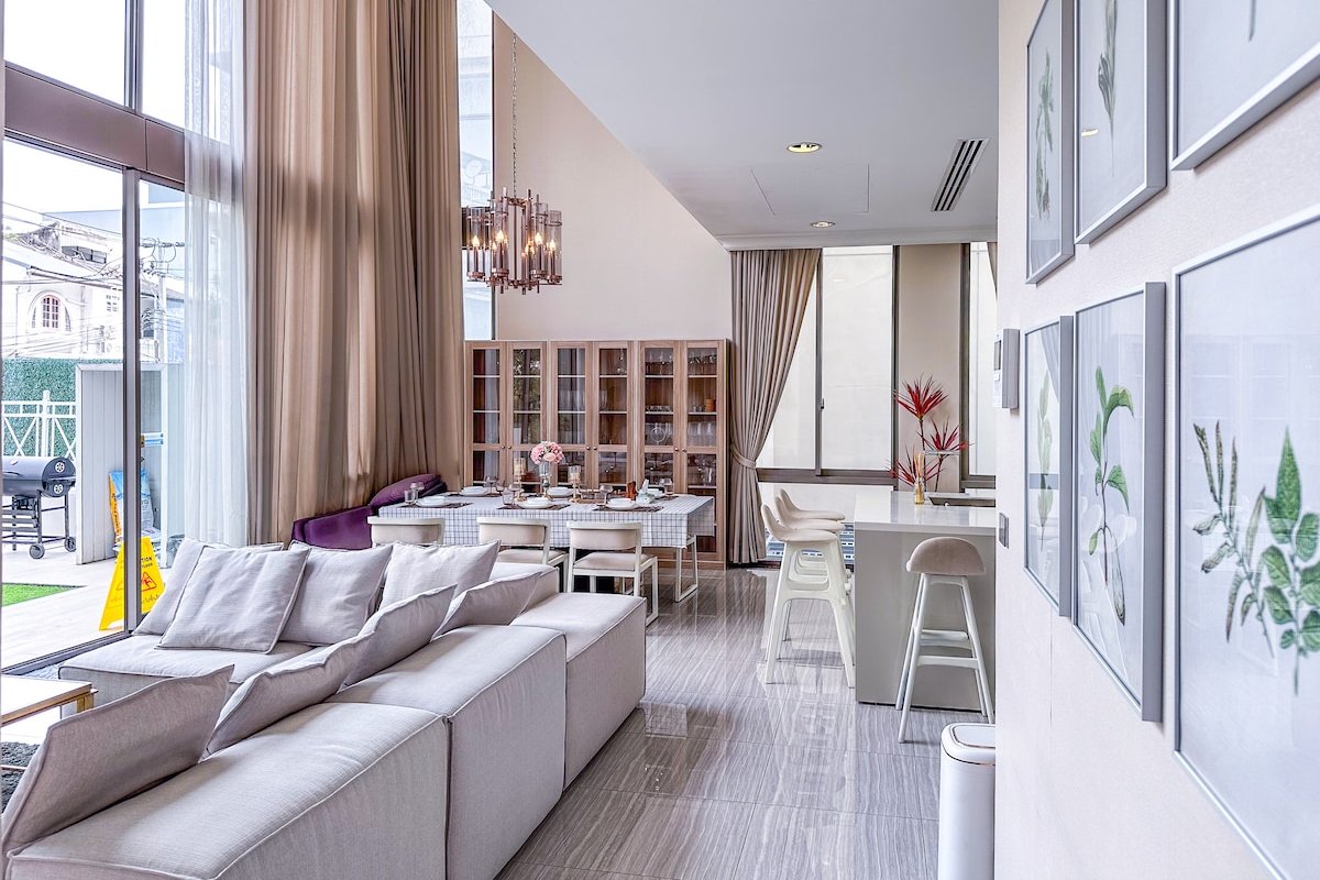 Lavish Pool Club Villa in Thonglor Core ｜600m BTS gallery image 2