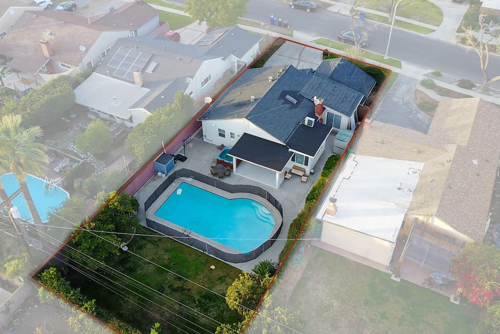 Hollywood Dream Newly Remodeled Pool Home gallery image 2