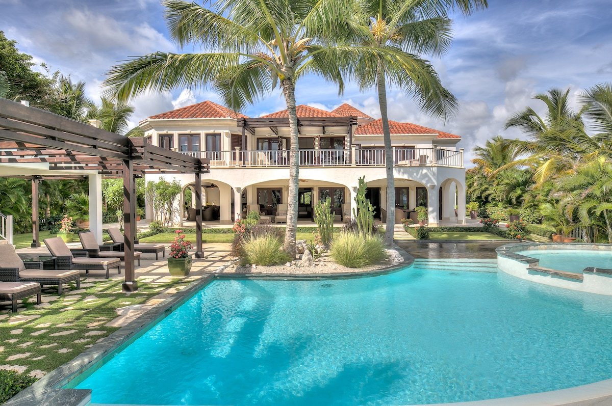 Arrecife 23 – Luxe Escape with Dazzling Golf Views