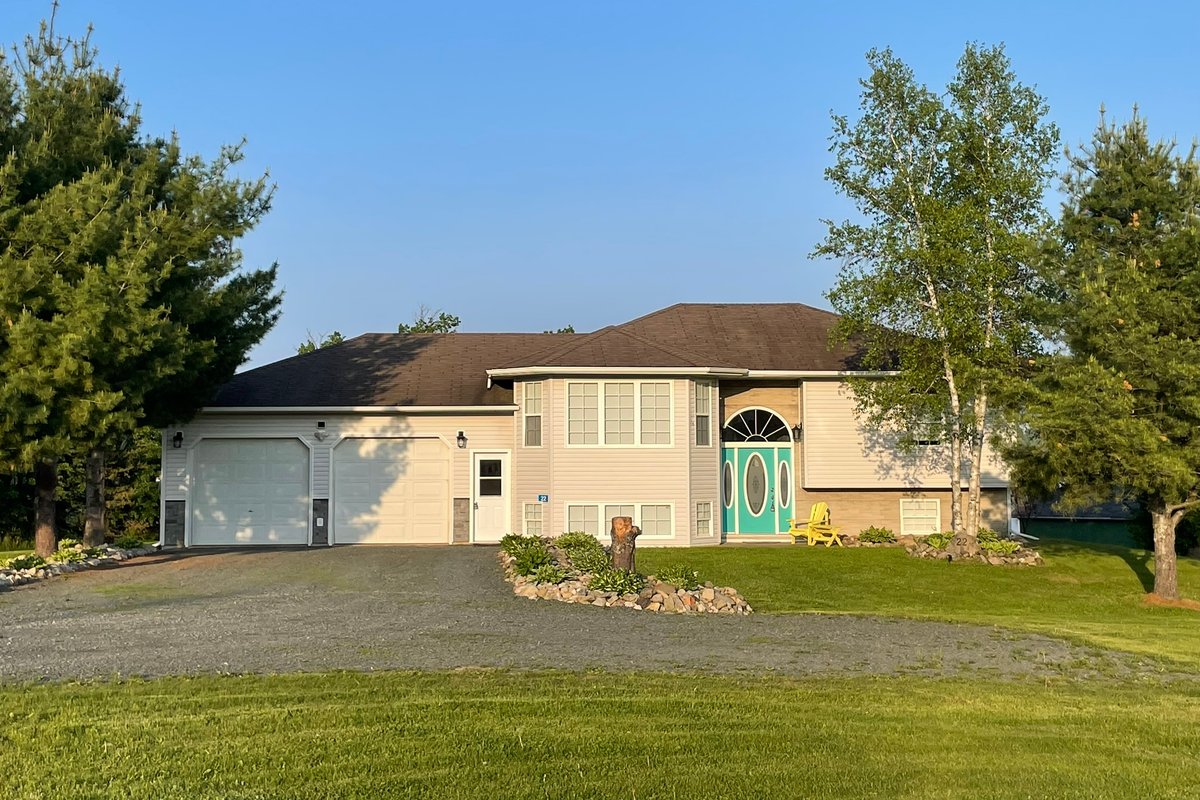 O’Neill’s Coastal Airbnb – with hot tub!