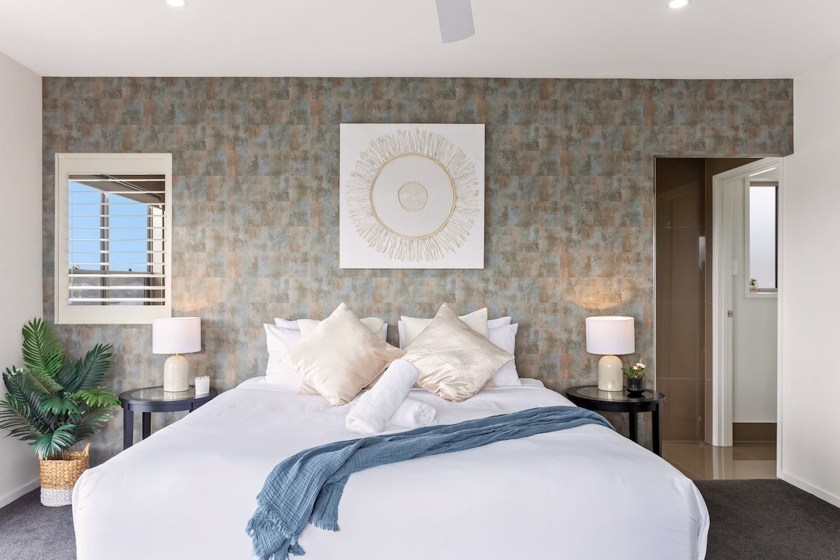 Spa|Pool|Canal Views|Paradise Tranquil Waterfront gallery image 3