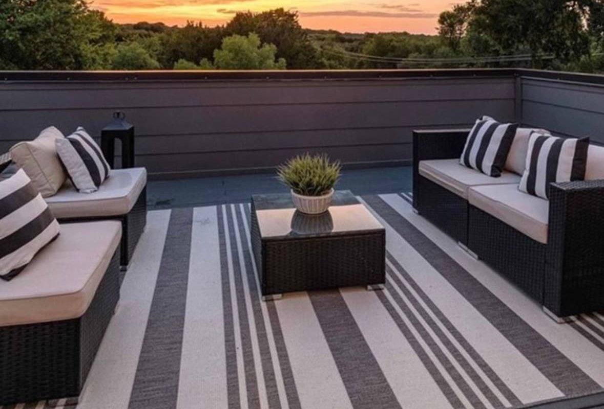 Splash Manor! .28 Acres, Heated Pool, Gym, & Games gallery image 4