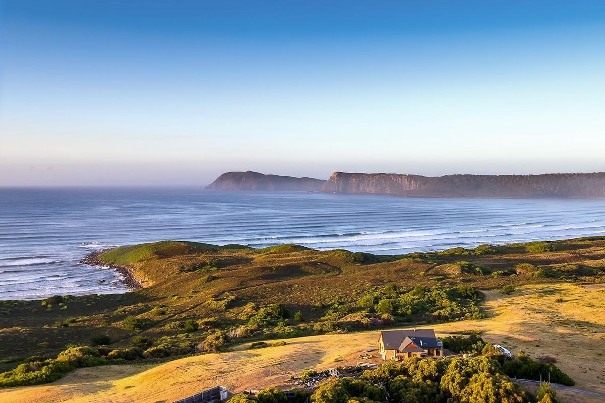 Cloudy Bay Villa – Best Sea Views in Tasmania gallery image 2