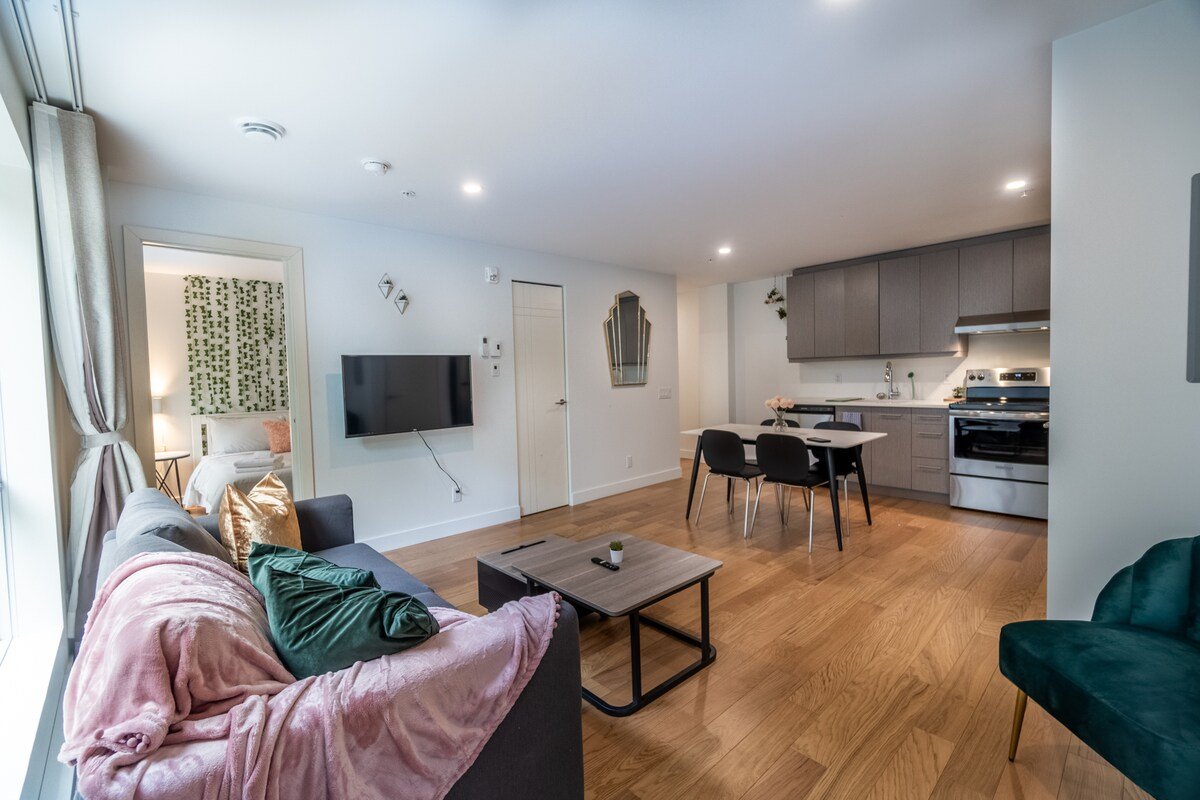 Contemporary 2BR Montreal Loft | Walk-to-Old Port gallery image 3