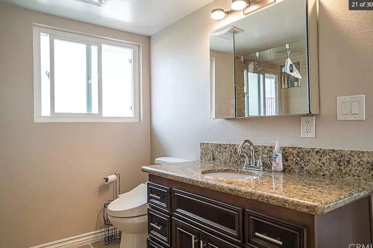 Spacious 5BR Home w/ Scenic Views & Peaceful Vibes gallery image 5