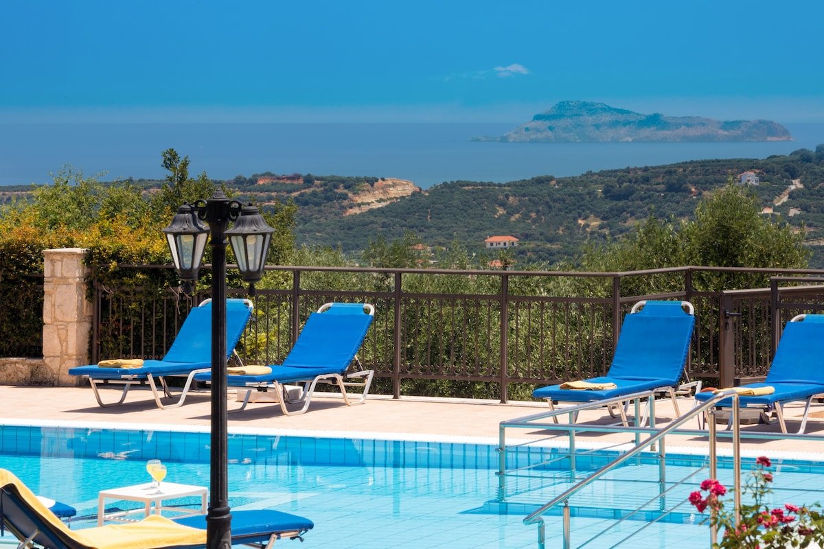 Family Villa w/Pool, Billiard ,Ping Pong, BBQ area gallery image 3