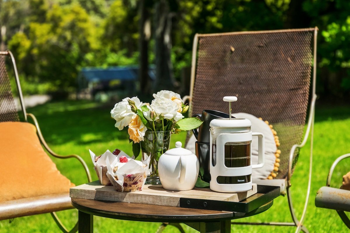 Stunning Red Hill Property 15 Acres, Sleeps 8-10 gallery image 4