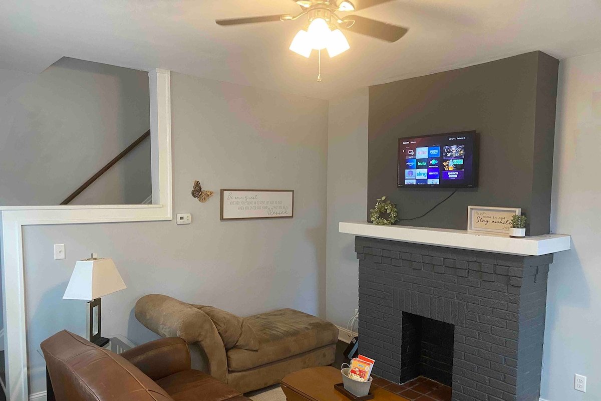 Campus Crest (B)-charming 2 bd close to campus! gallery image 4