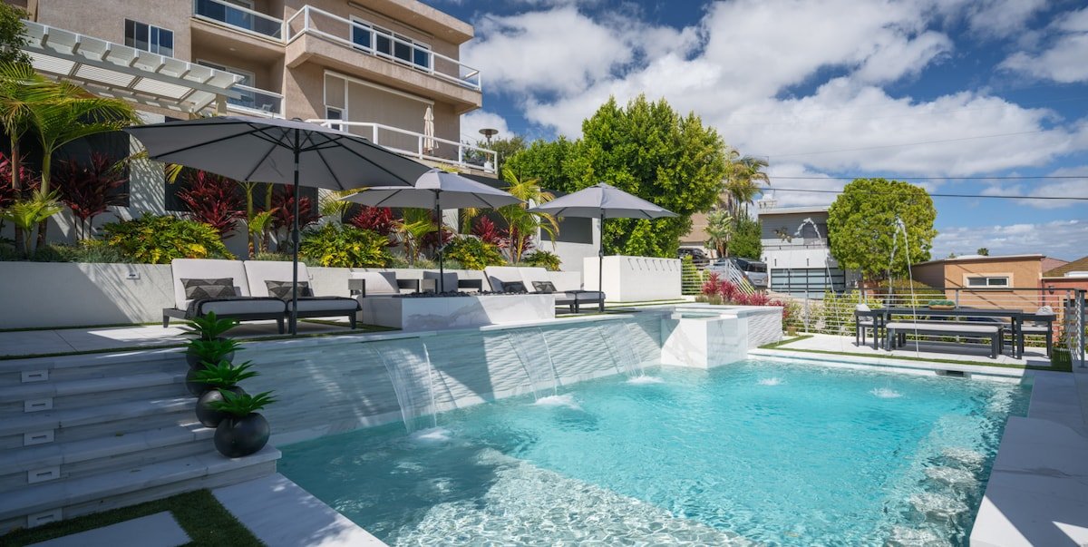 Luxury Resort: Pool, Spa, Swim-Up Bar & Bay Views gallery image 4