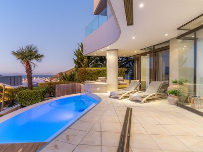 Villa In The Clouds! Fresnaye, Cape Town.