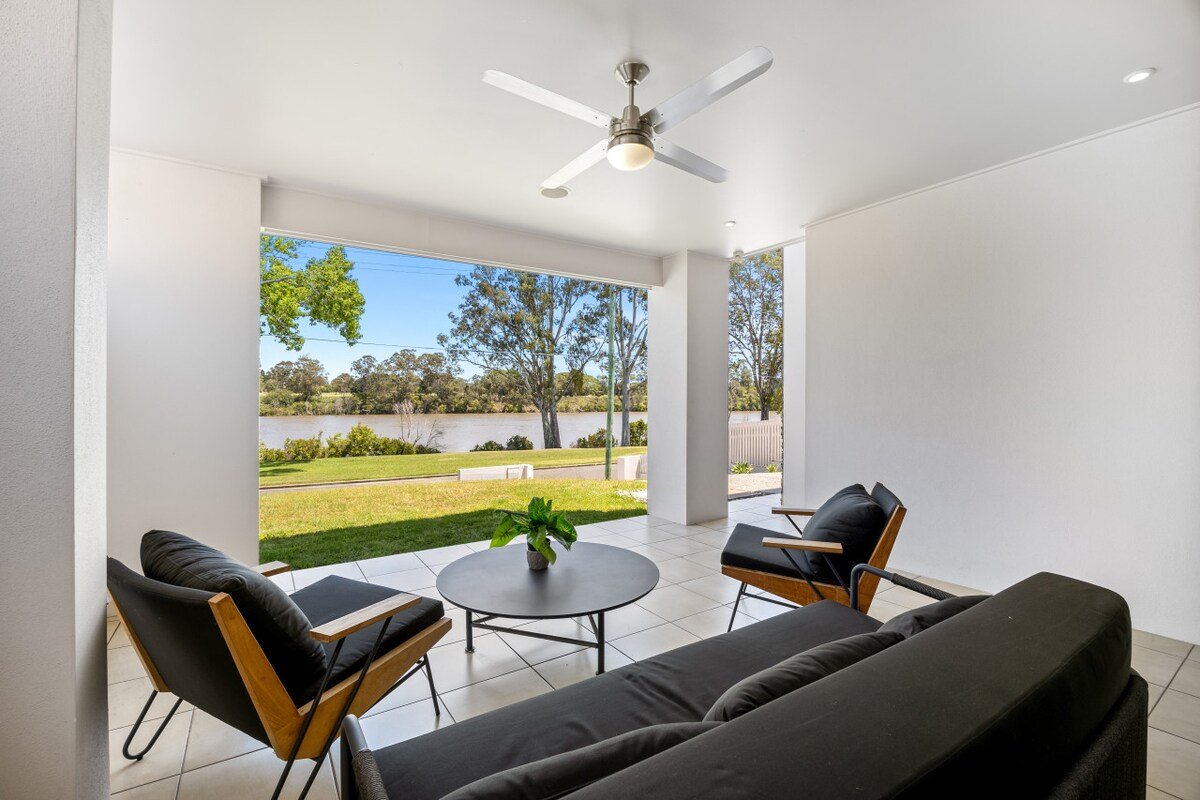 Modern Luxury Riverfront Retreat gallery image 5