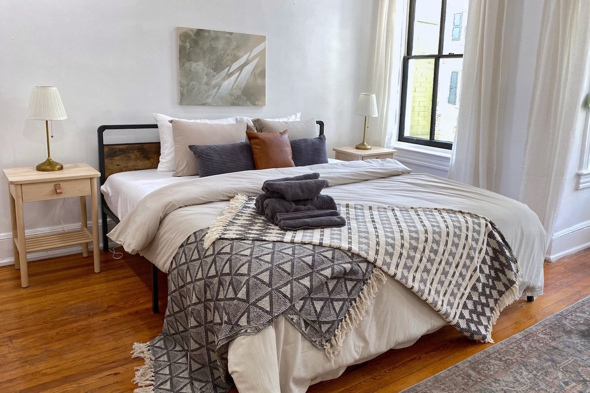 Dupont Circle townhouse plus separate guest suite gallery image 4
