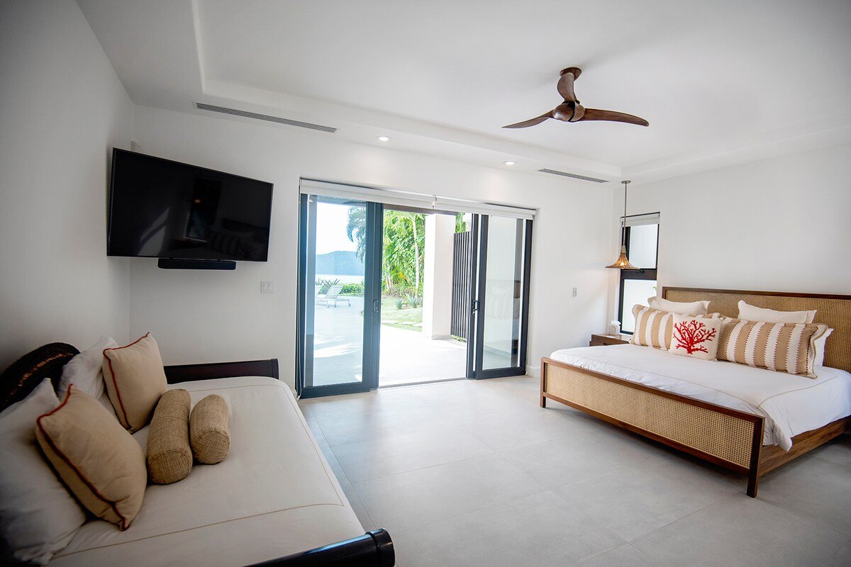 Luxury Villa with Captivating Ocean Views gallery image 3