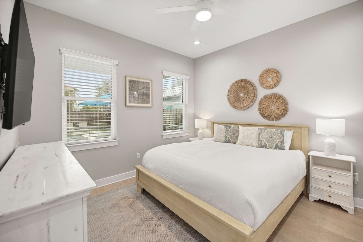 8BR Destin Escape with Pool, Hot Tub and Game Room gallery image 4