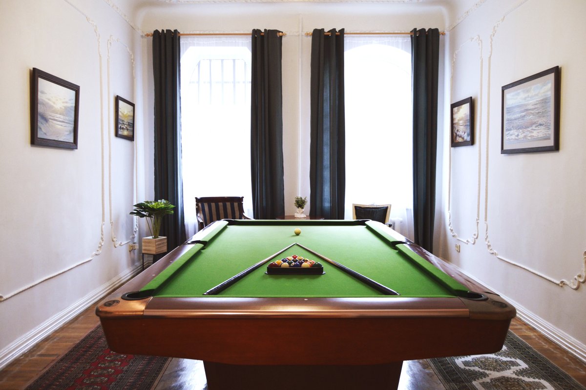Classic 3BR Midtown Riga APT*Free parking*billiard