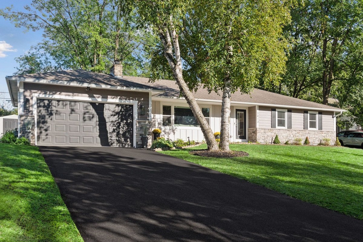 Luxury 1800sq.ft Home – Sleeps 8 gallery image 4