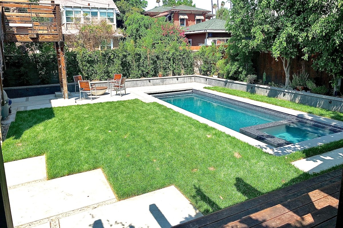 4 Bedroom Classic Hollywood Craftsman w/Pool & Spa gallery image 3