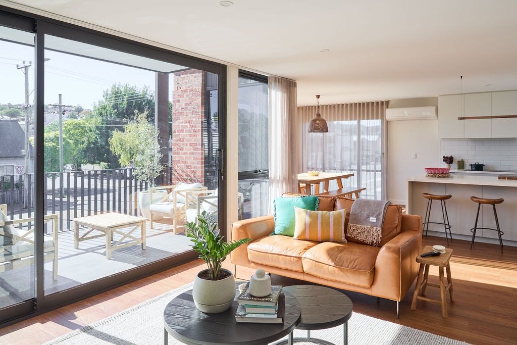 Light-Filled City Escape, Walk to Cafés + Parking gallery image 4