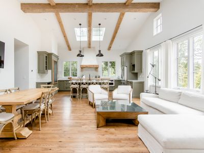 Exquisite luxury executive 2-suite cottage