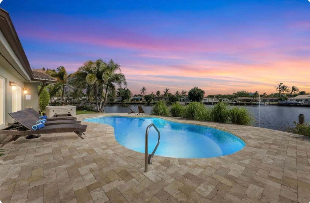 Heated Pool+Hot tub! Waterfront-Pool table+Kayaks! gallery image 3