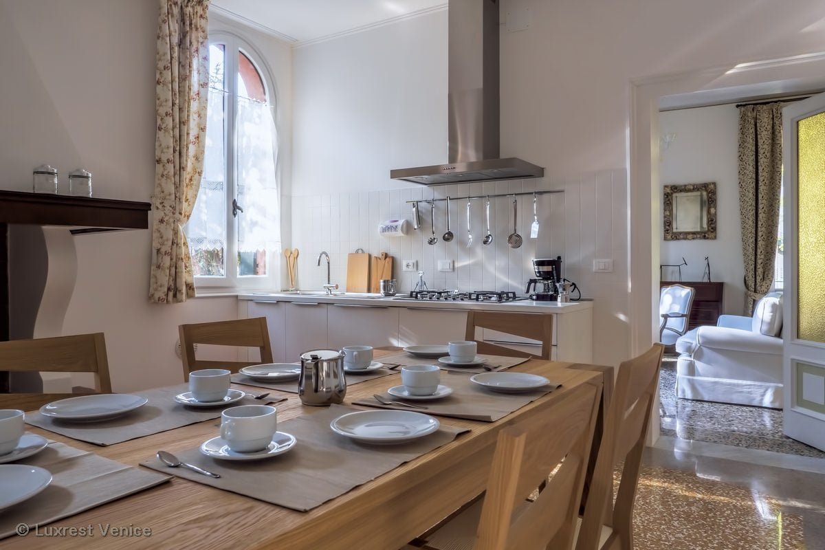 BARBARIA huge TERRACE in Castello! gallery image 5