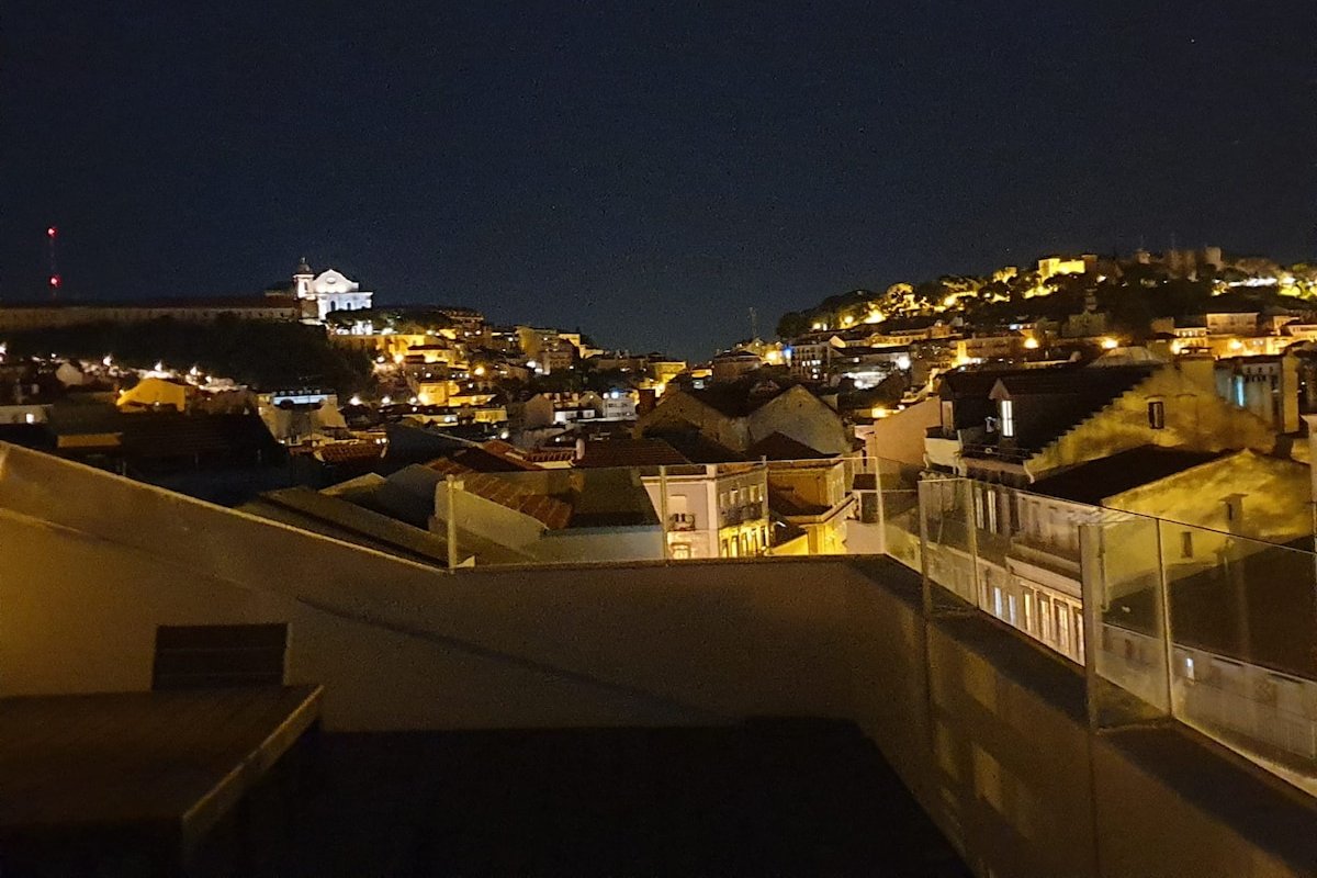 Duplex terrasse vue sur le Castelo Sao Jorge gallery image 2