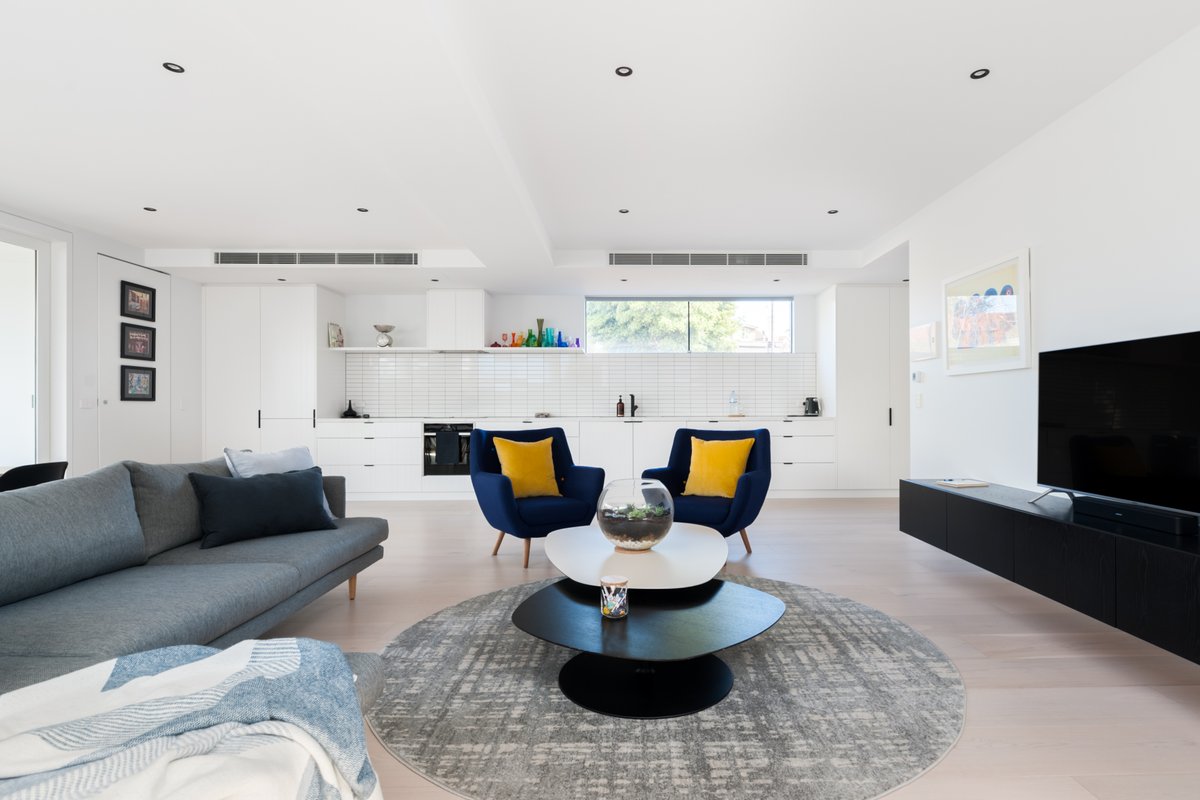 Stylish and Spacious Contemporary Apartment in St Kilda