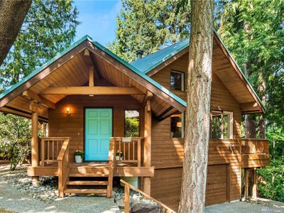 Spacious Cabin with HotTub,Sauna,AC,Loft,King Bed
