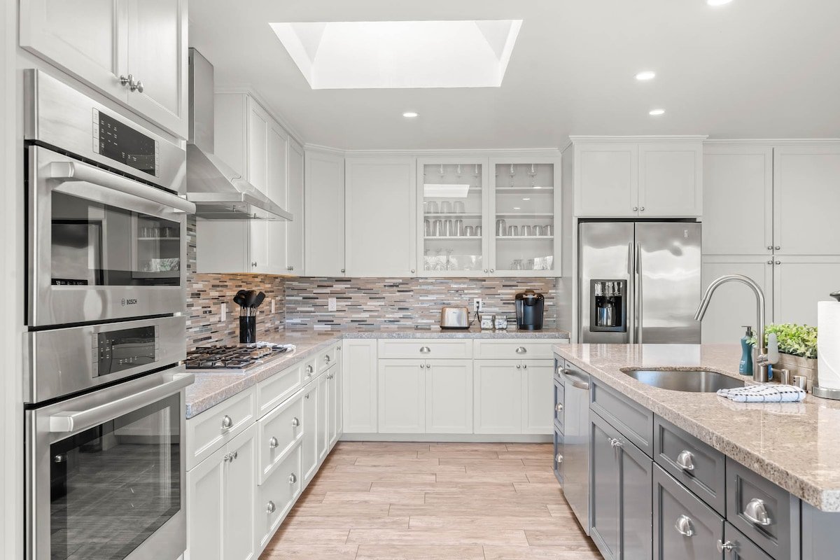 136 Modern Family Valencia Home-by-Magic Mountain gallery image 5