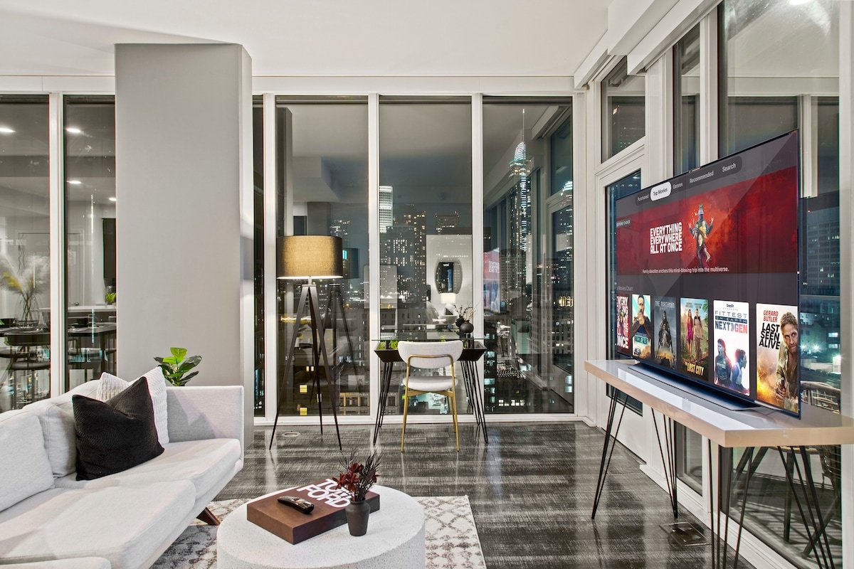 Corner High-Rise with Downtown Los Angeles Views gallery image 2