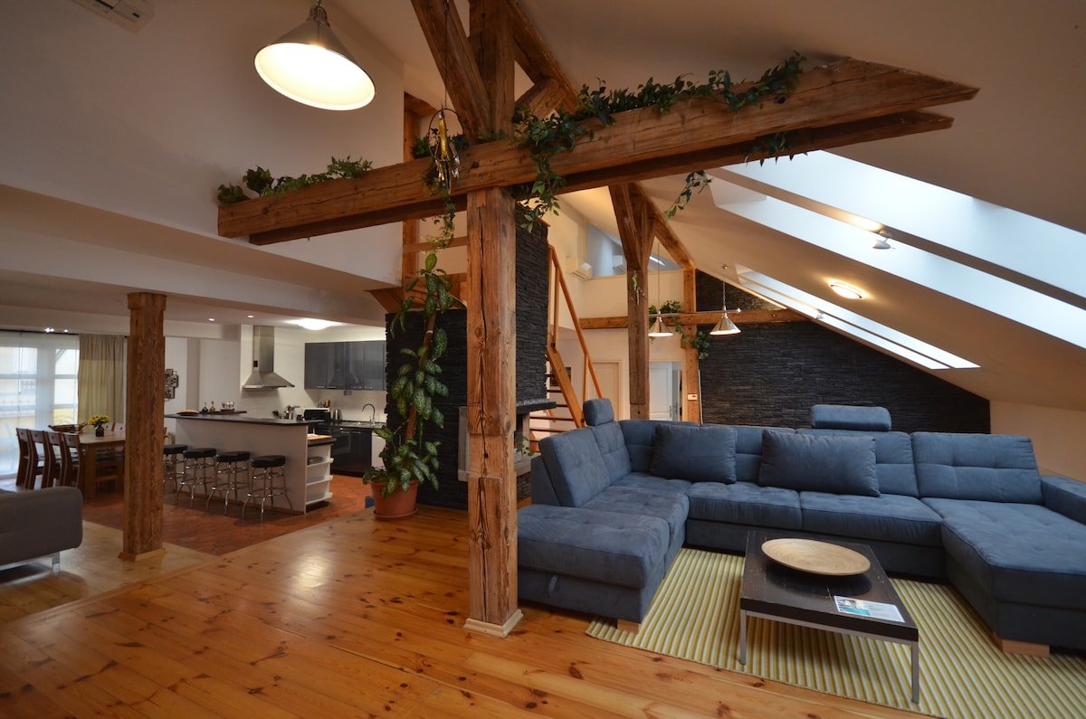 Grand Luxury Attic Josefov – Old Town Square gallery image 5