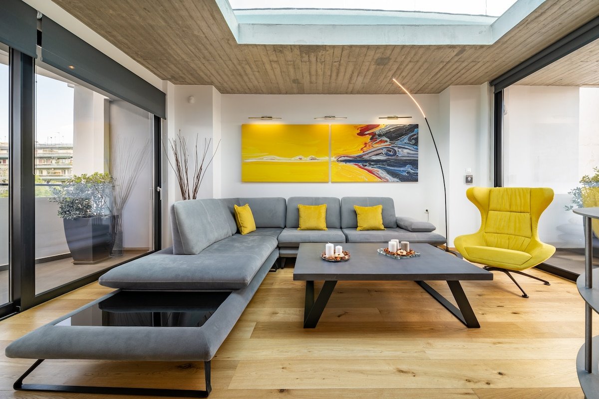 The HostMaster Persephone Skyline Pool Oasis gallery image 3