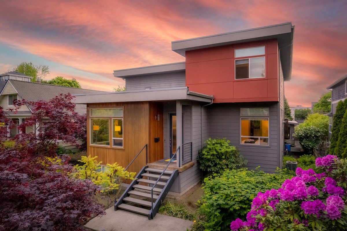 $2m Luxury Green Lake Home ~Walk 2 Lake~A/C~Garage gallery image 2