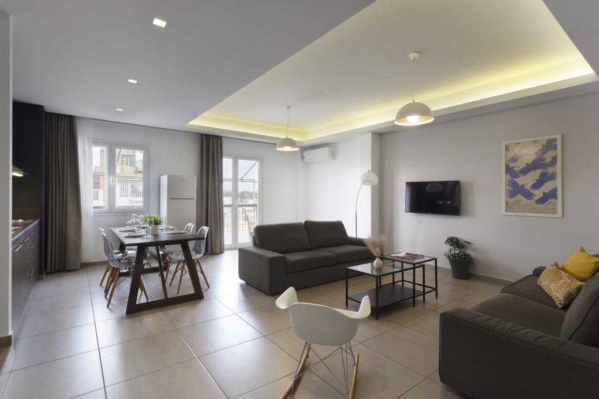 Renovated 3BDR Apartment in the heart of Athens gallery image 2