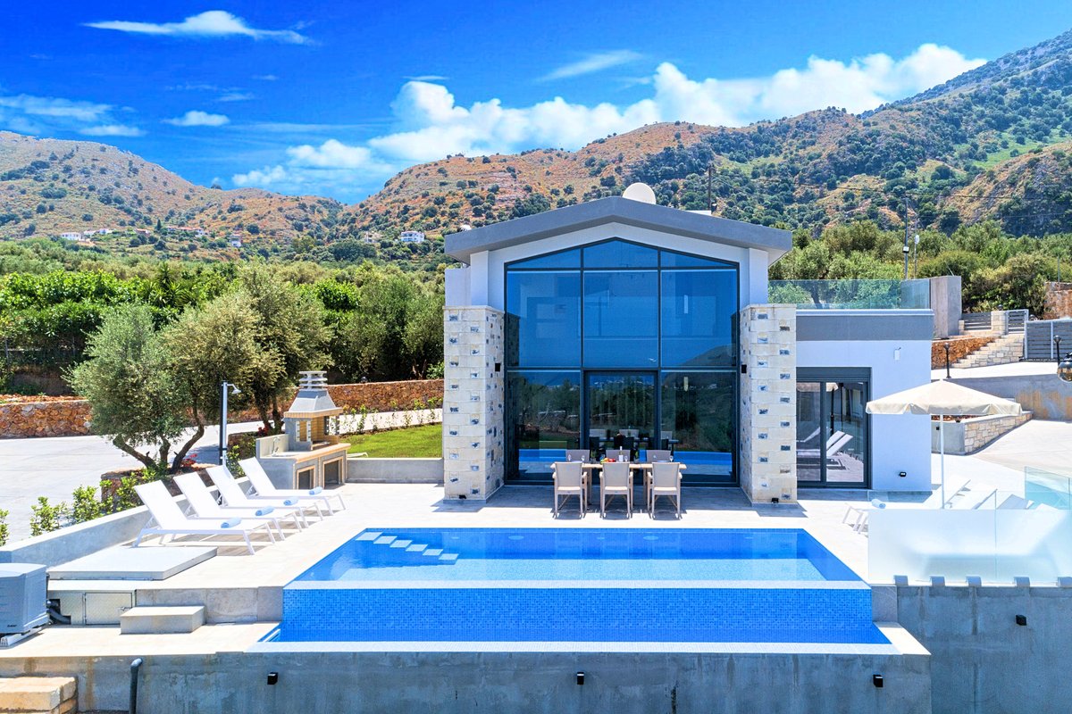 Moonlight Villa Heated Pool