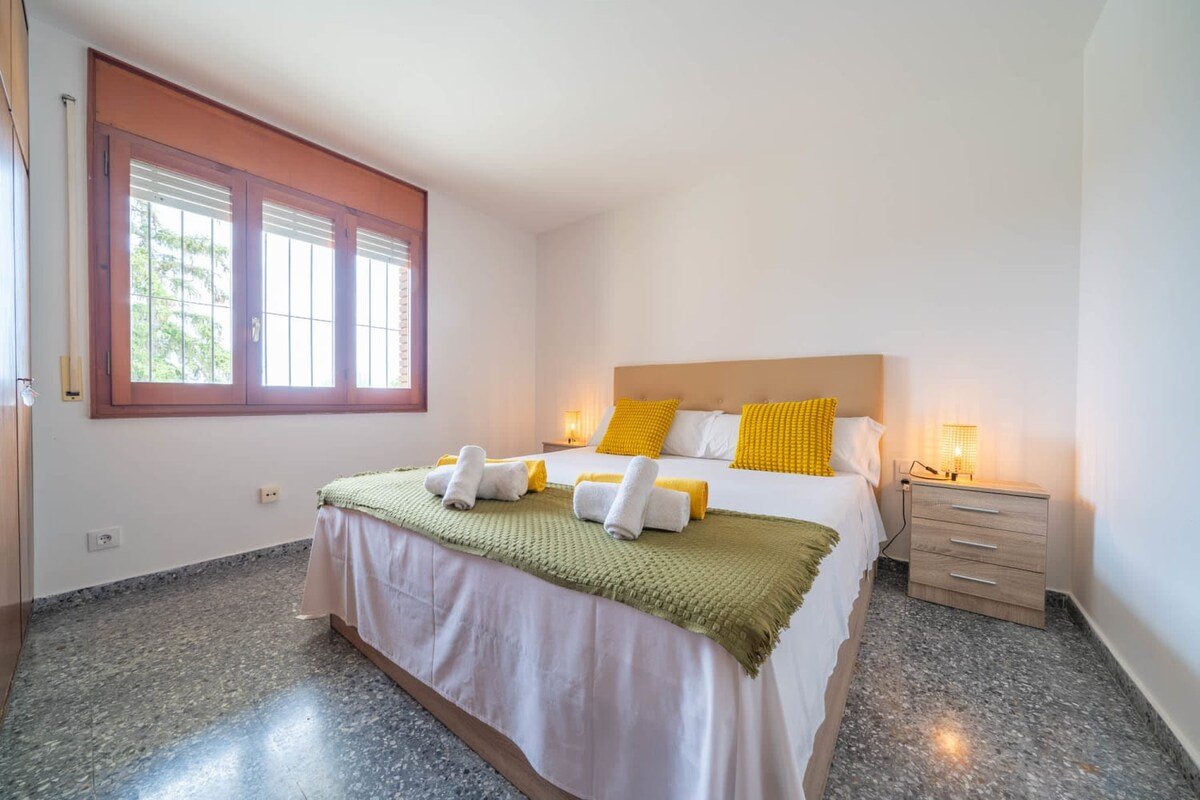 Villa Santa Cristina – Beachfront, Pool, BBQ & A/C gallery image 3