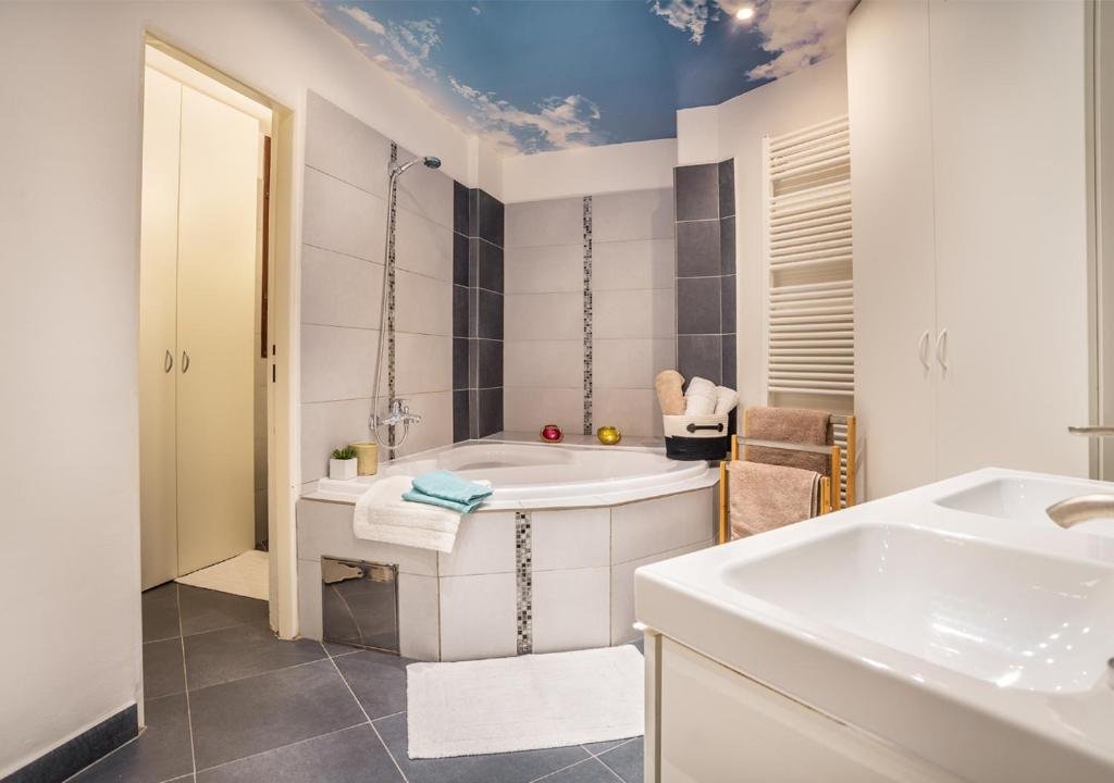 Attic Apartment, Old Town Prague, sleeps 8 gallery image 5