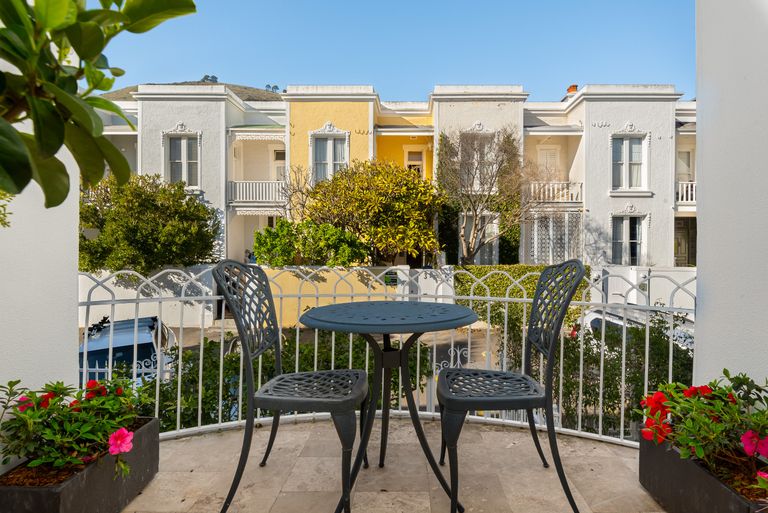 Green Point Rowhouse featured image