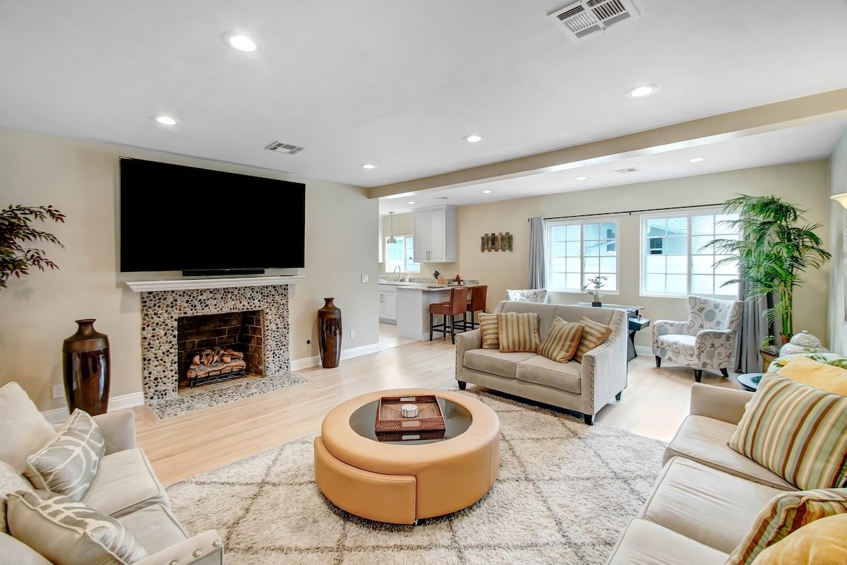 Beautiful Sherman Oaks Oasis gallery image 3