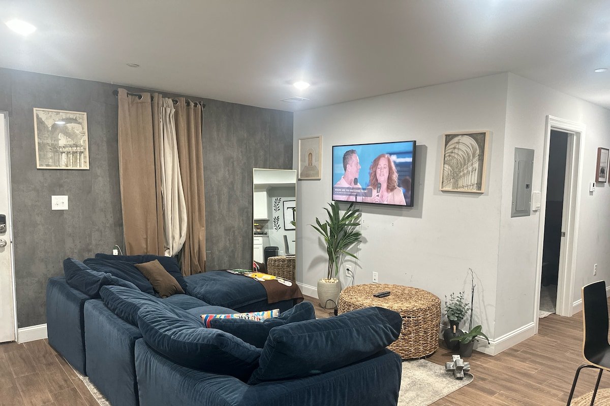 20minsNYC/MSG/Prud/Met-Life/Dtw EWR/ cute 2BR gallery image 2