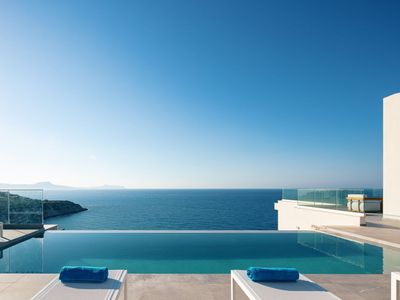 Unwind with Panoramic Sea Views – by etouri