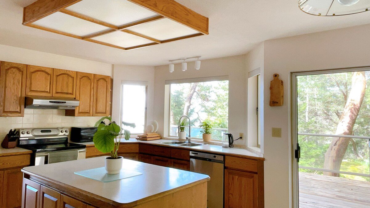 SaliHaven: Oceanfront 4Bedrooms 5Beds 3.5Bath gallery image 5