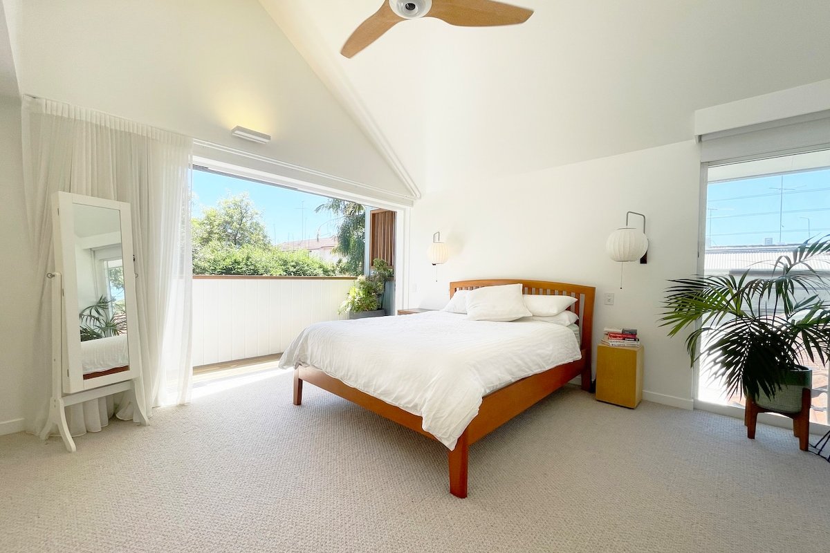 Light, Spacious Family Friendly Bondi Beach House gallery image 3