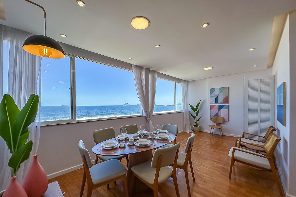 Copacabana Ocean view Apartment with 2 suites gallery image 4